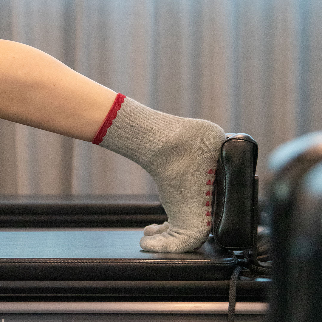 Pilates Grip Socks - Burgundy Scallop