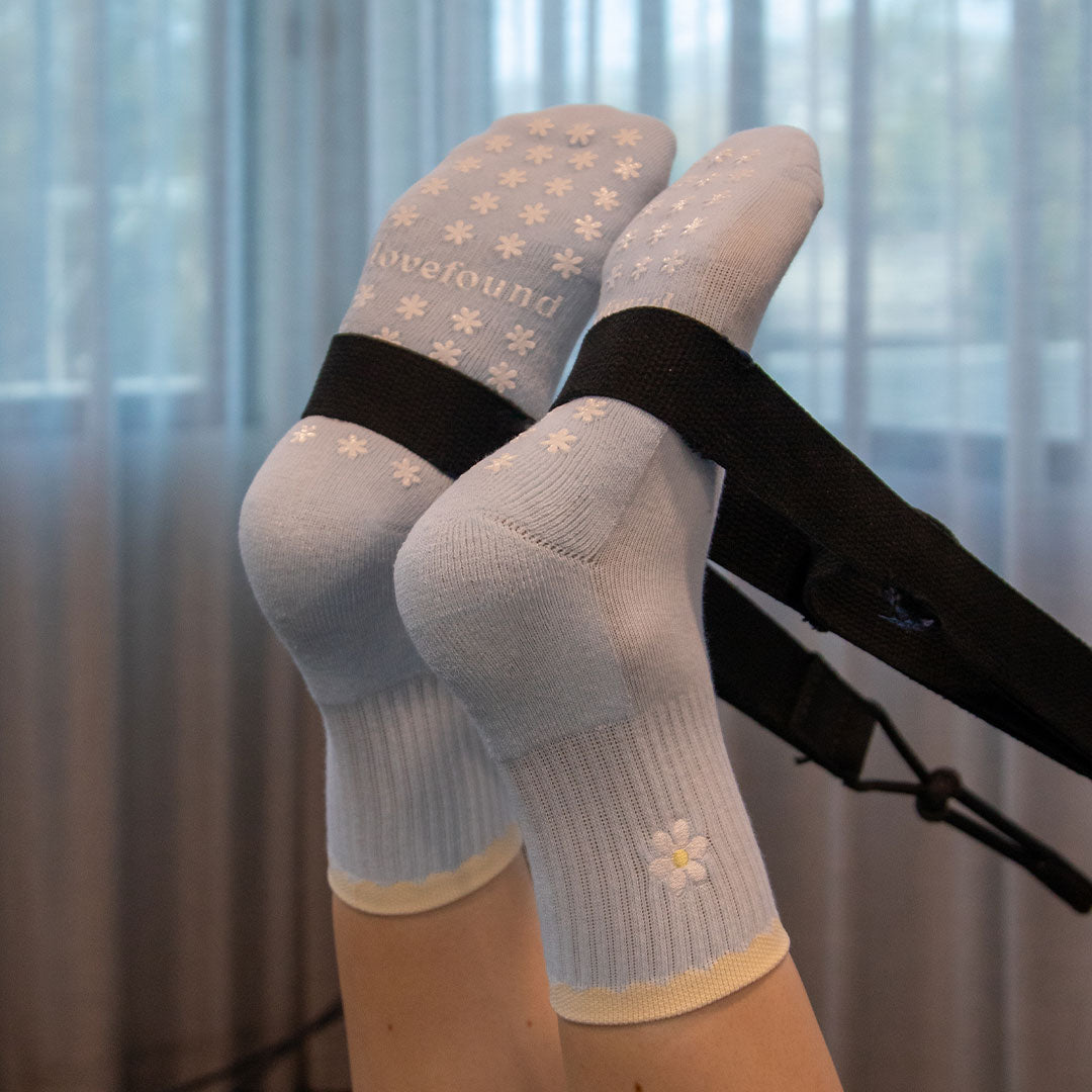 Pilates Grip Socks - Daisy Scallop