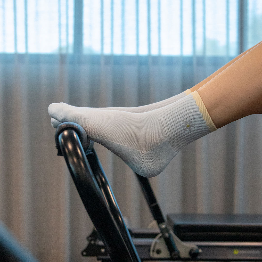 Pilates Grip Socks - Daisy Scallop