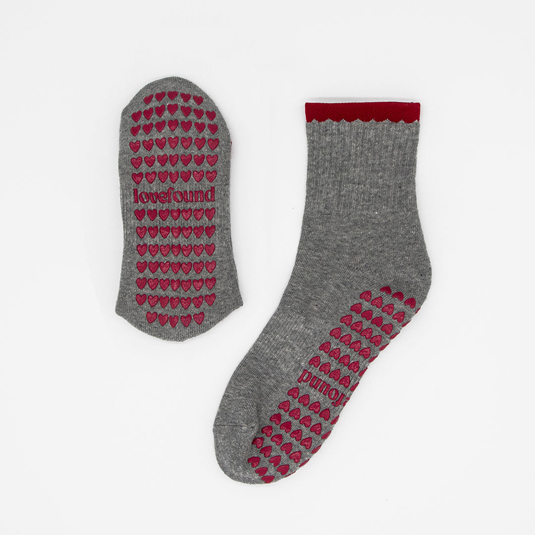 Pilates Grip Socks - Burgundy Scallop