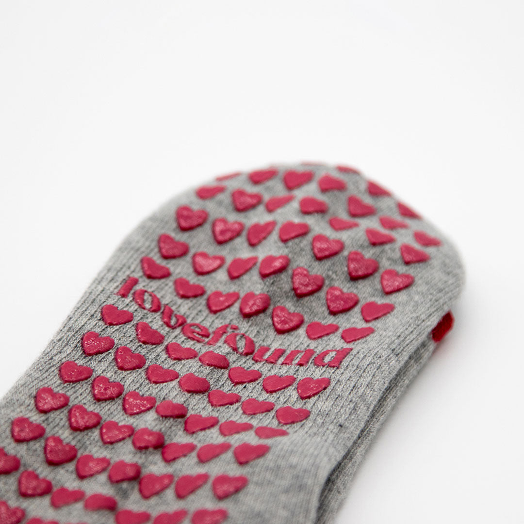 Pilates Grip Socks - Burgundy Scallop